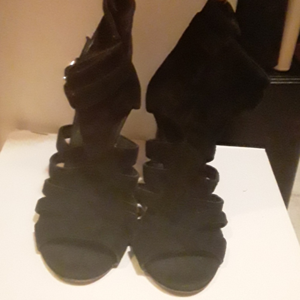 Heels - Picture 7 of 7